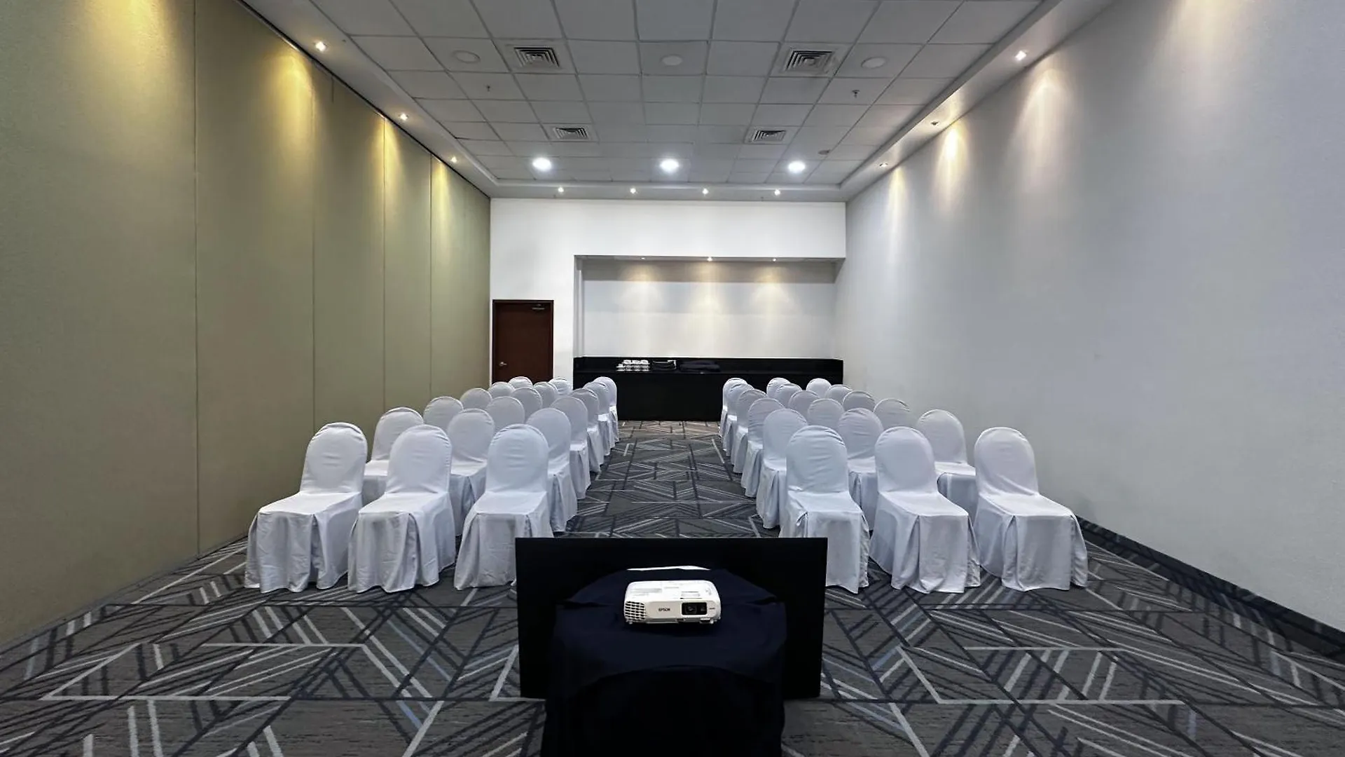 Holiday Inn Express Merida By Ihg 4*,